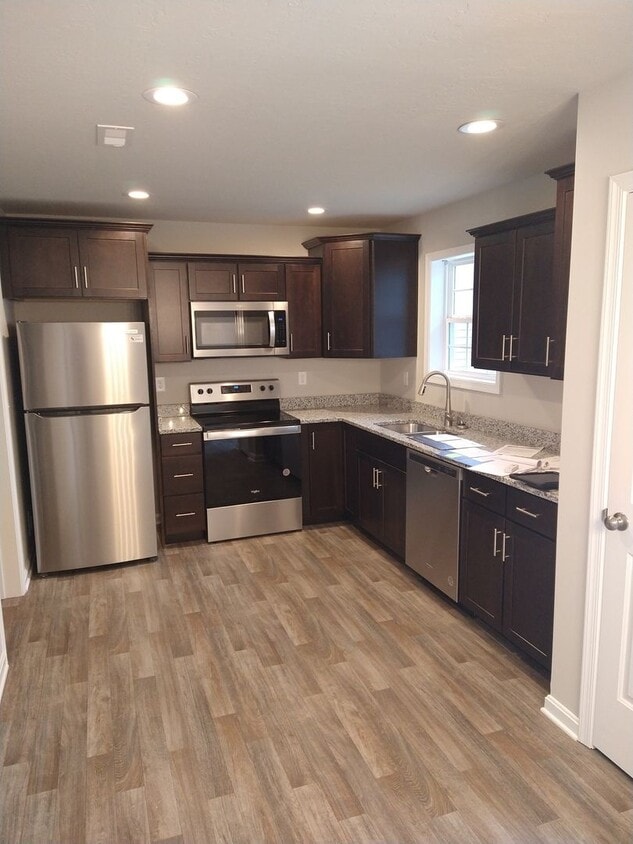 Foto del edificio - Modern Kitchen • Walk-In Closet • Private Primary Suite