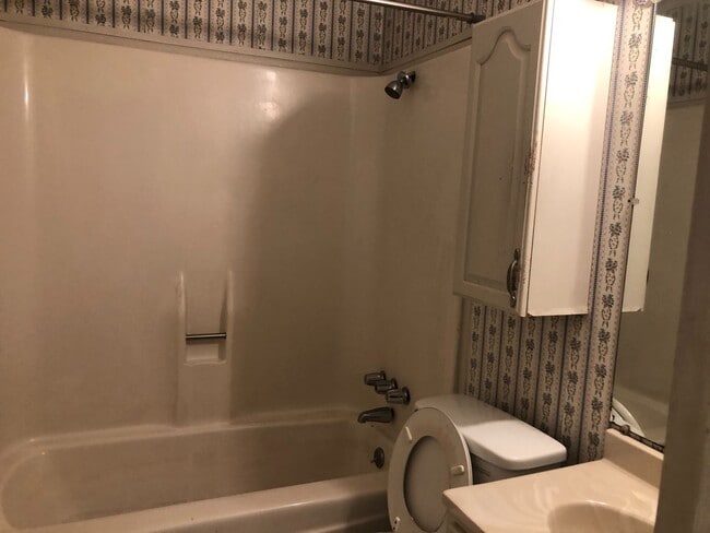 Building Photo - 3 Br / 1 Ba house Sherwood Forest at I-12