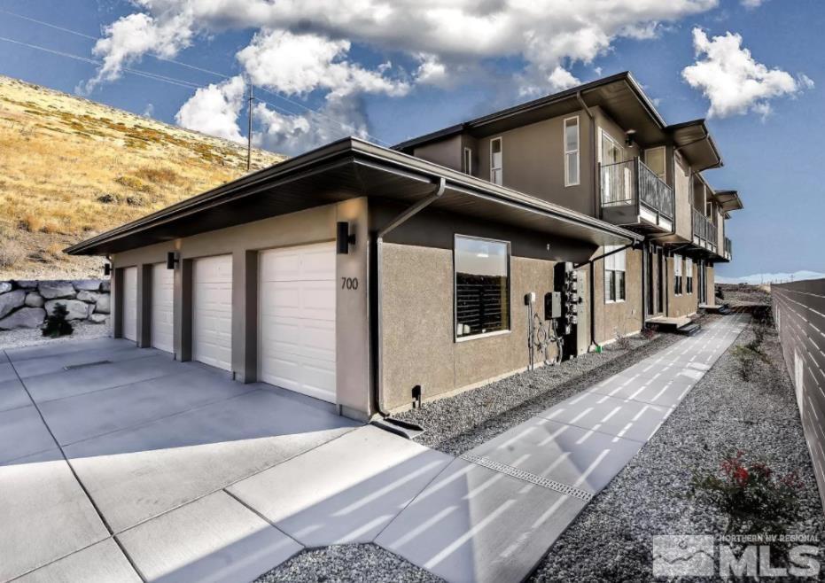 Primary Photo - 700 Bluffs Ct