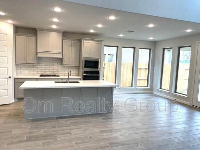 Building Photo - 8806 Morning Glow Dr
