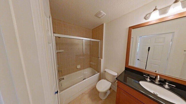 Building Photo - Lovely 3/2 Luxury Condo In Reunion
