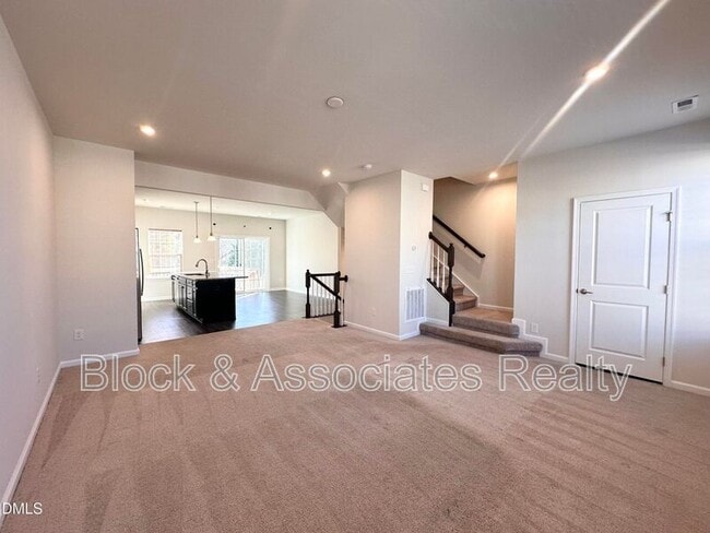 Building Photo - 945 Arnold Place Dr