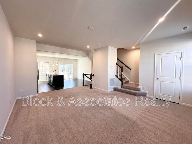 Foto del edificio - 945 Arnold Place Dr