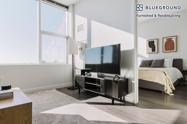 Building Photo - 1000 S Clark St