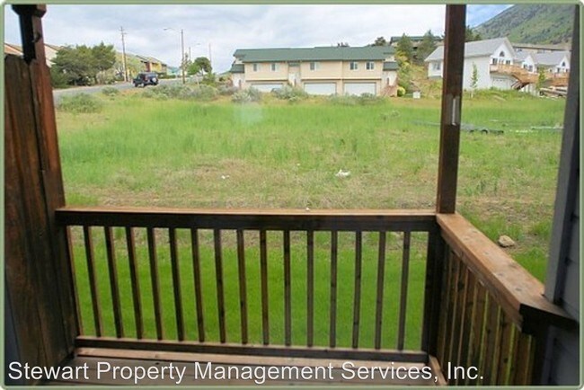 Building Photo - 871-877 Homedale Rd
