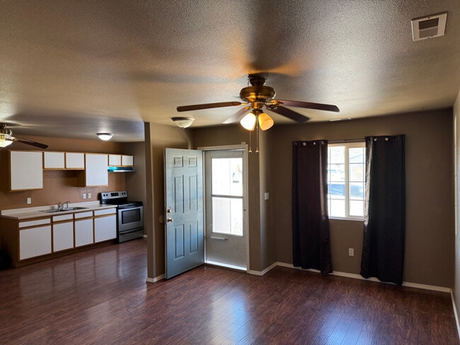 Building Photo - 2710 Acero Ave