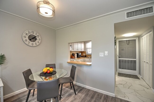 Building Photo - 170 Turtle Lake Ct