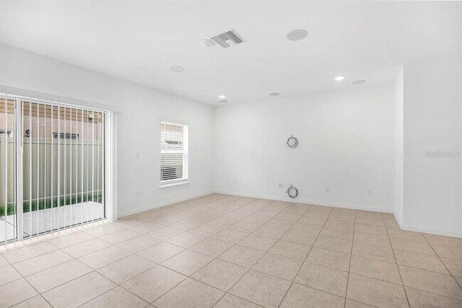 Foto del edificio - 4713 Trout Lily St