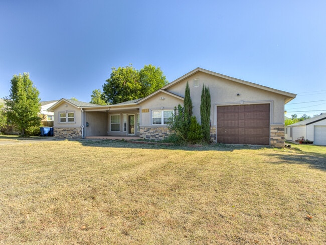 Foto del edificio - 1131 S Miles Ave