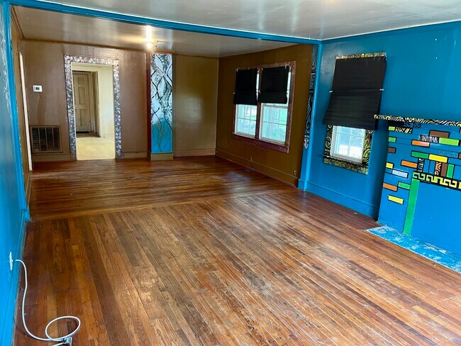 Sala de estar grande - 226 Morrison St