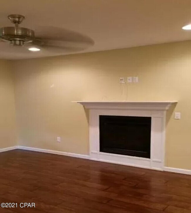 Building Photo - 207 Dogwood St