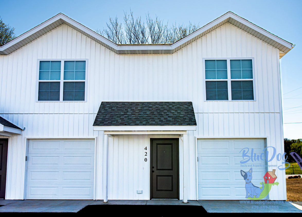 Foto principal - New Townhome just 8.5 miles from Old Spani...