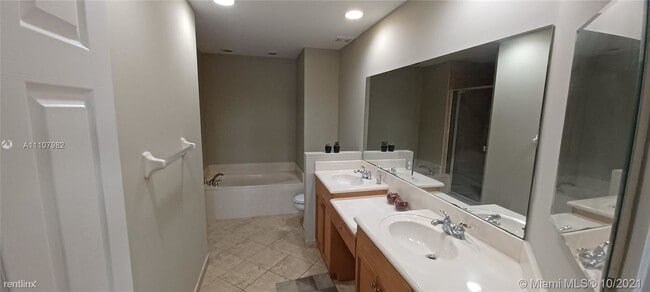 Foto del edificio - 3 br, 2.5 bath Townhome - 4715 SW 164th Ave