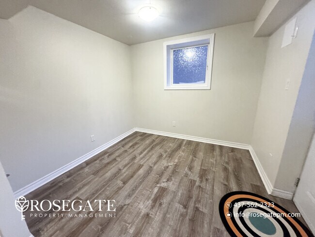 Photo du bâtiment - 1-Bedroom Basement Apartment with Parking, Private Balcony & Backyard in Mississauga