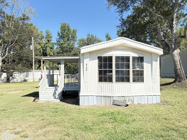 Foto del edificio - 2106 Cliffwood Rd