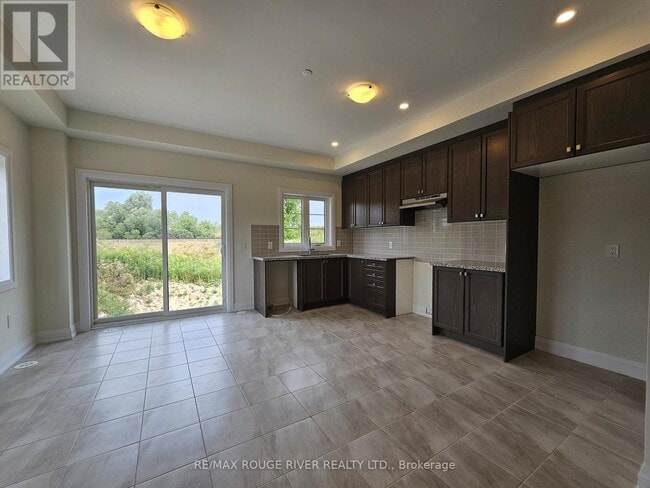 Building Photo - 10 Marret Ln
