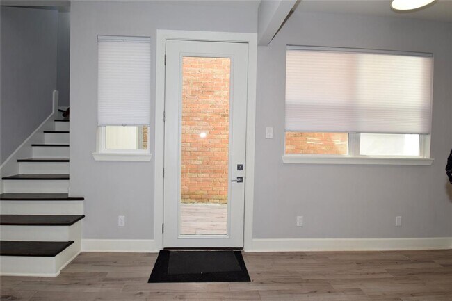 Foto del edificio - 7479 Brompton St
