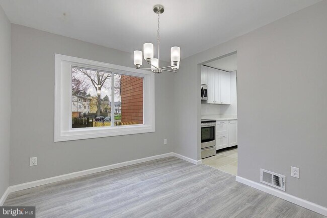 Foto del edificio - 178 Daimler Dr