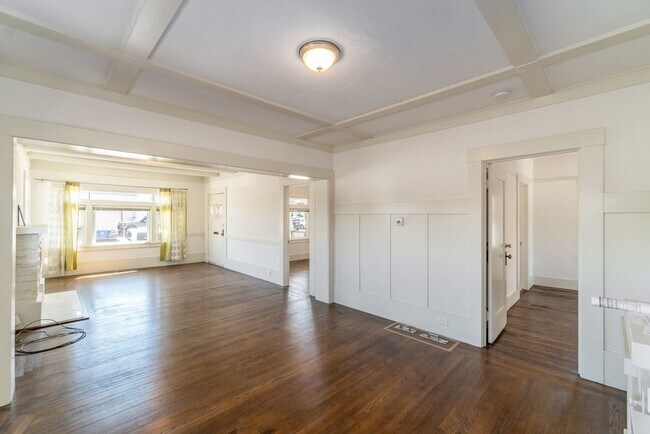 Foto del edificio - 2431 Clement Ave