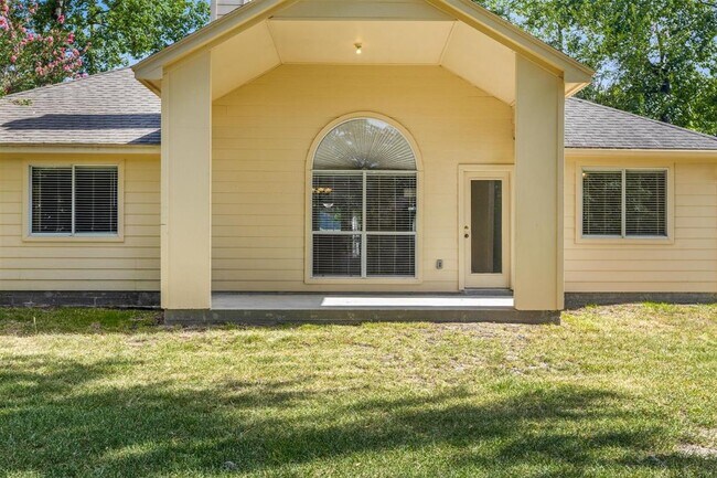 Building Photo - 7127 Woodland Oaks