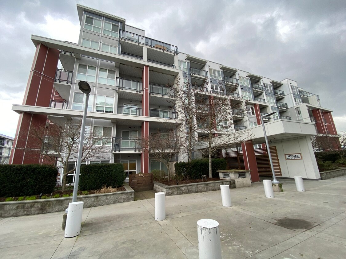 Primary Photo - 10033 River Dr