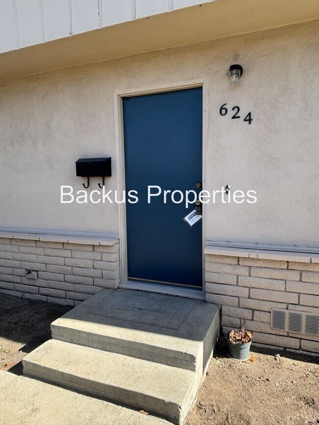Building Photo - Wonderful newly remodeled duplex located in South Salinas