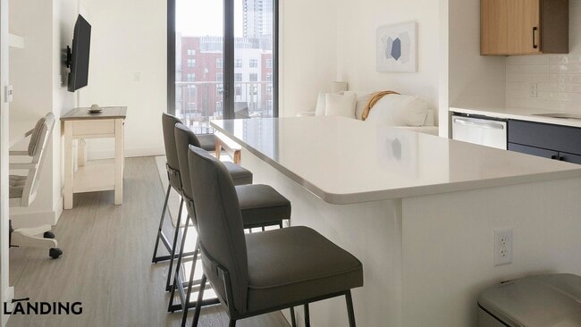 Foto del edificio - 1007 S Mint St