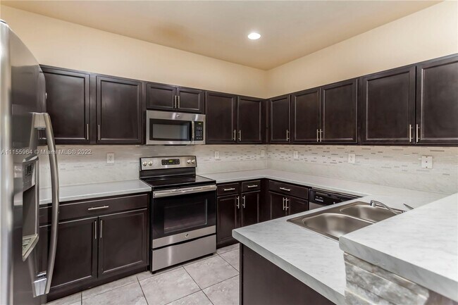 Foto del edificio - 3215 SE 4th St