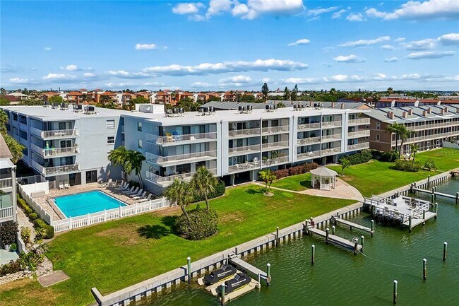 Foto del edificio - 719 Pinellas Bayway S