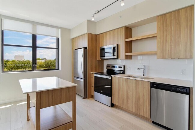 Foto del edificio - 555 NE 8th St