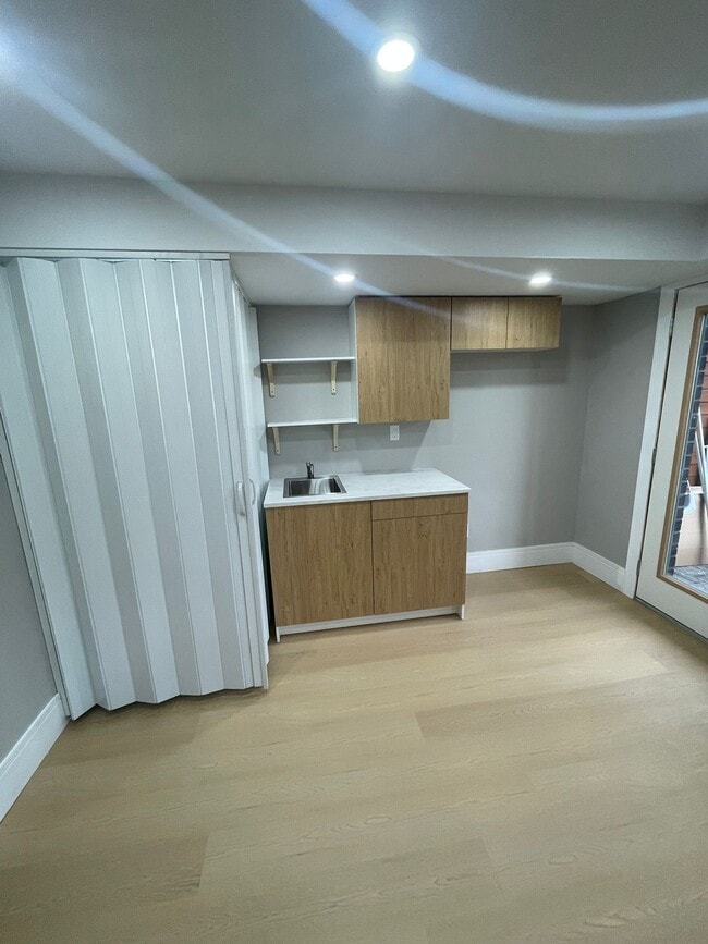 Building Photo - 60 Arkell Rd
