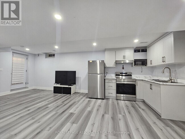 Photo du bâtiment - 131 Lloyd Sanderson Dr