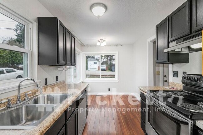 Foto del edificio - 3 Bedroom Charmer near PSNS and Hwy 3
