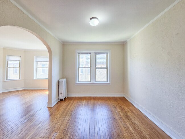Foto del edificio - 1430 W Farwell Ave