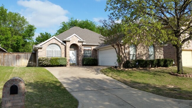 Stylish 4 bedroom in quiet, well-kept neighborhood - 7805 Brook Meadow ln