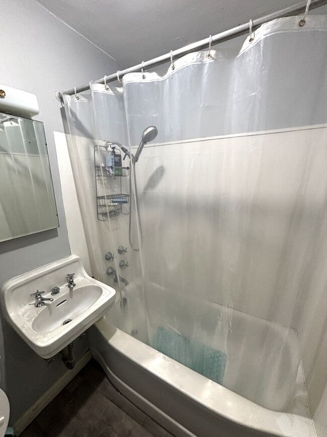 Building Photo - 502 Main St