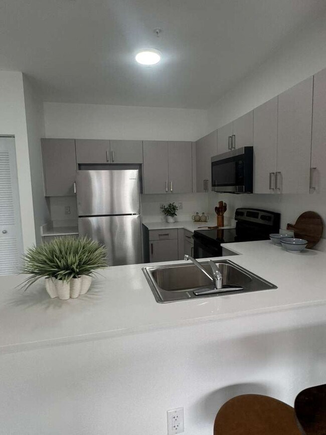 Foto del edificio - 1042 W 66th St