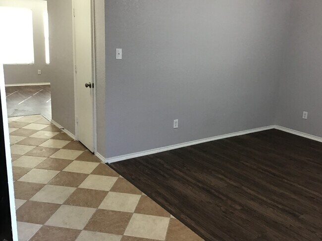 Foto del edificio - 6868 Valley Creek Drive