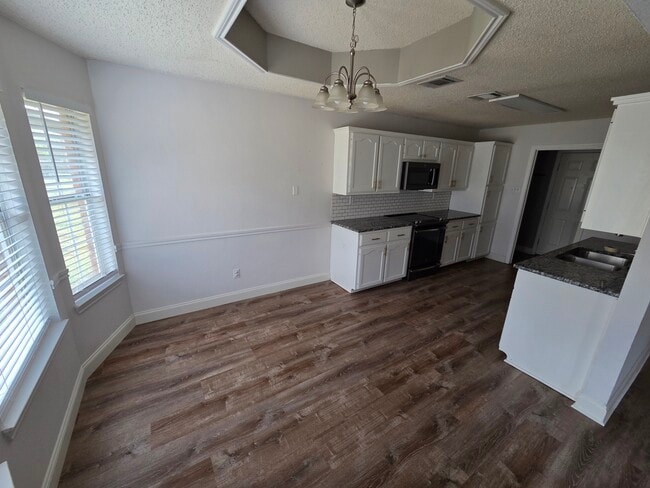 Building Photo - 209 W Billington Dr