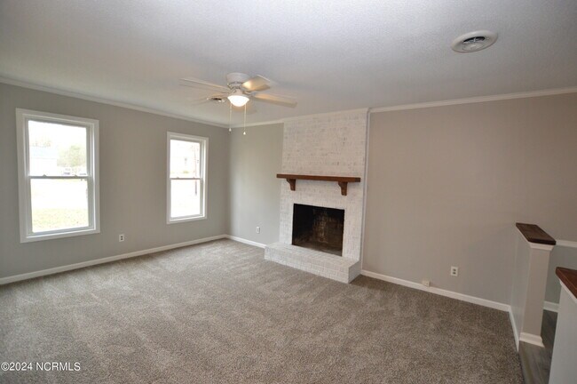 Building Photo - 307 Stillwood Dr