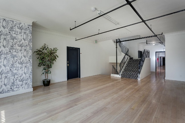 Foto del edificio - 681 Shatto Pl