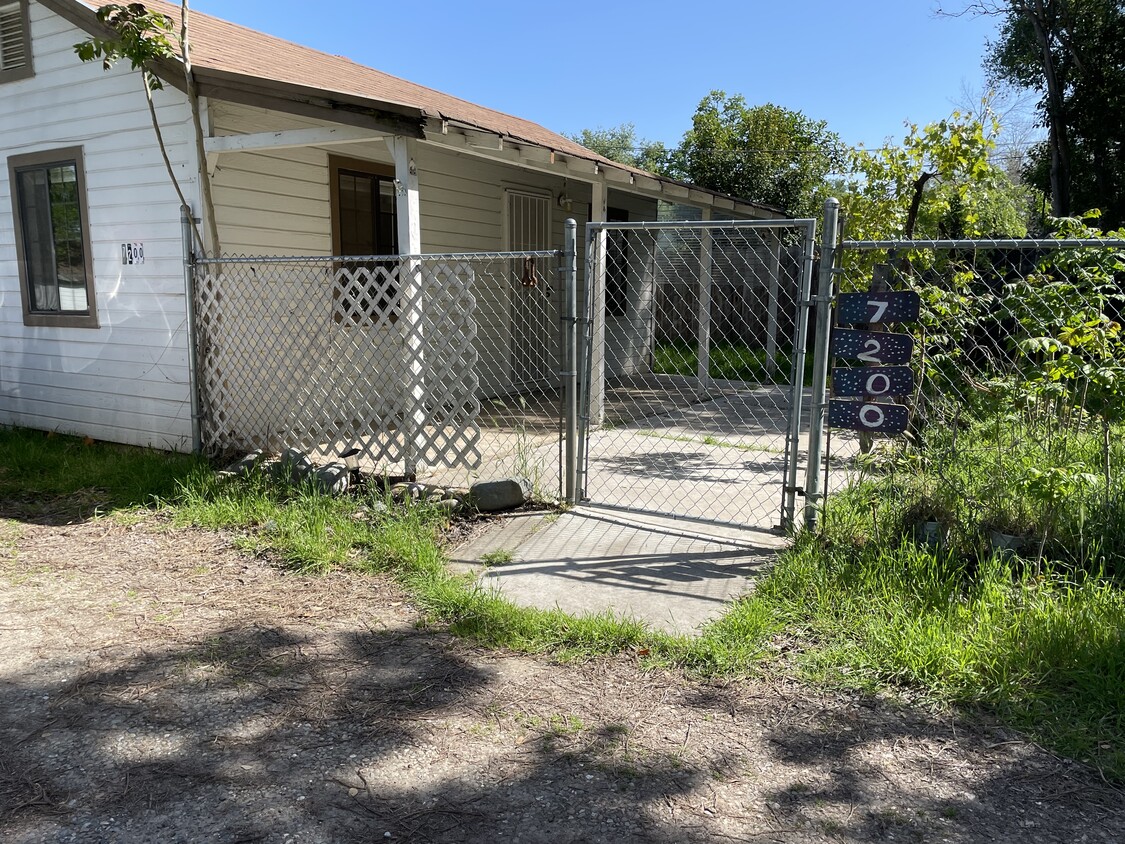 Primary Photo - 7200 Mariposa Ave