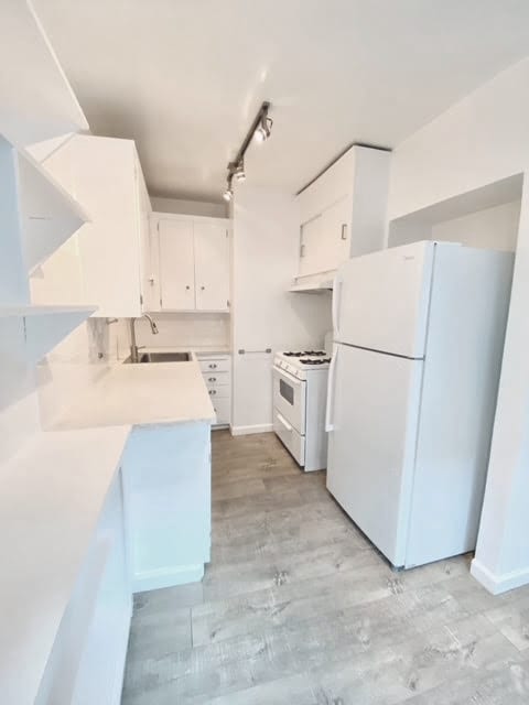 Foto del edificio - 1327 N Laurel Ave