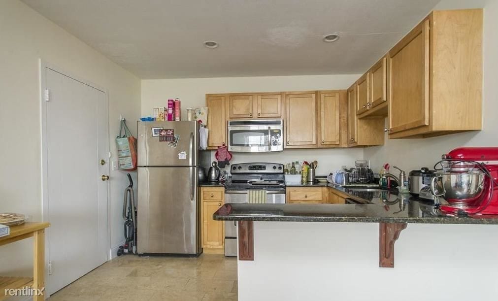 Studio, 1 bath - 187 Calumet Street 1 - Studio, 1 bath  - 187 Calumet Street 1