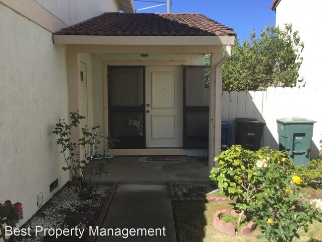Building Photo - 3 br, 2.5 bath House - 33040 Compton Ct.