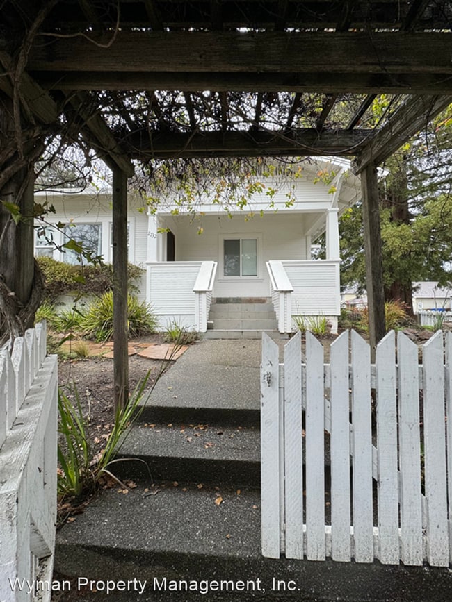 Building Photo - 3 br, 2 bath House - 2732 Laurel St.