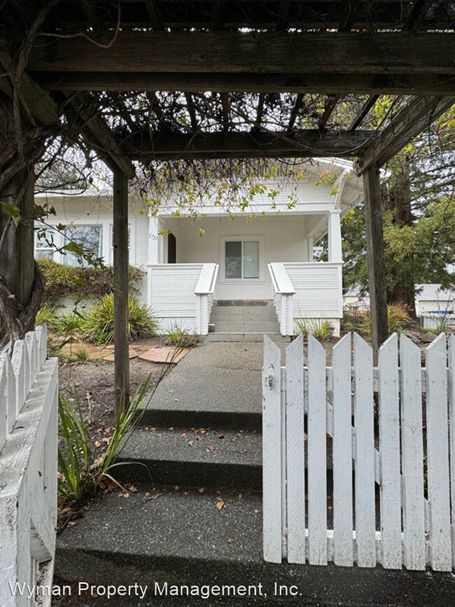 Foto del edificio - 3 br, 2 bath House - 2732 Laurel St.