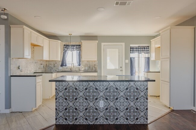 Foto del edificio - 1202 E 42nd St