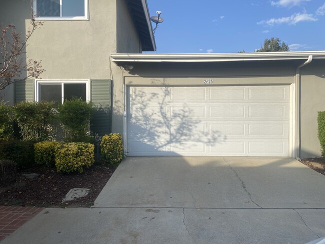 Building Photo - 2625 College Ln