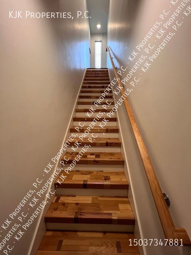 Building Photo - Solar Powered 1 Bedroom Apartment in Popul...